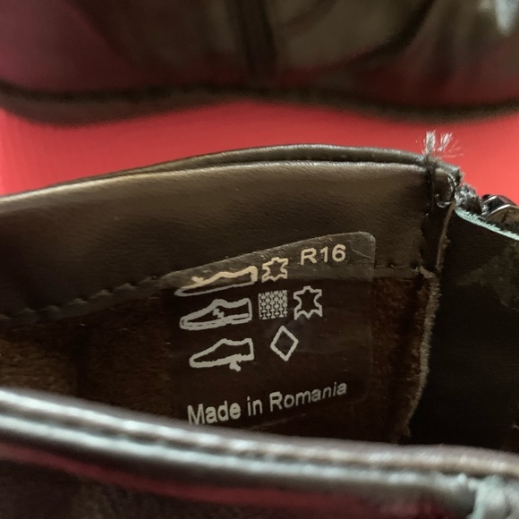 Never worn- Arnold Churgin black leather boots - Picture 4 of 5